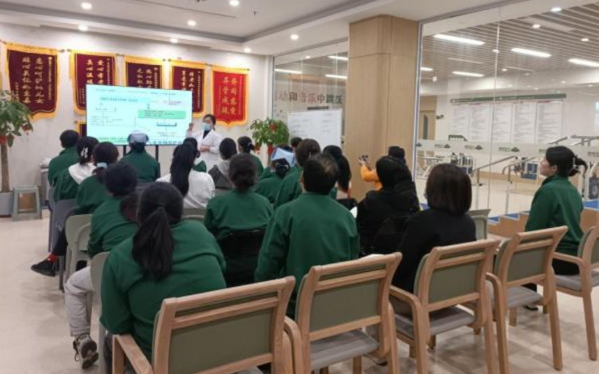 “救”在身邊！共筑服務(wù)安全——頤信養(yǎng)老舉辦急救技能培訓(xùn)