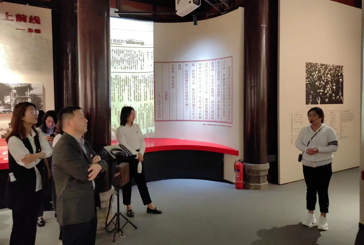 “重溫紅色歲月，弘揚(yáng)革命精神” ——人力資源中心支部暨投資管理部黨支部主題聯(lián)合黨日活動(dòng)